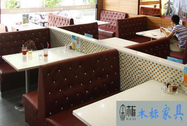 卡座沙發(fā)定制有哪些優(yōu)缺點(diǎn) 卡座沙發(fā)定制有哪些優(yōu)缺點(diǎn)